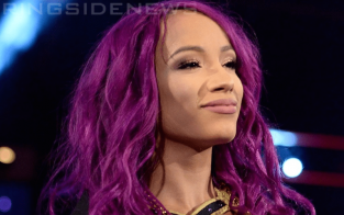 Sasha Banks Shows Off New BLONDE Look