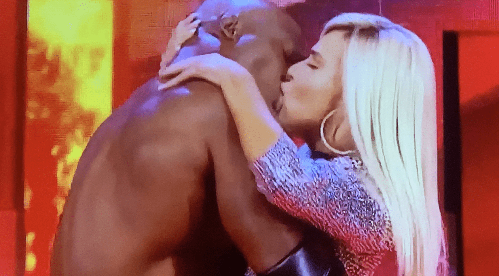 1733px x 961px - Lana & Bobby Lashley Return To WWE RAW & Make Out In Front Of Rusev