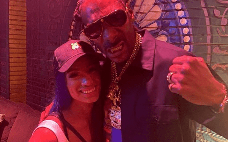 Sasha Banks Shows Off Photos With Snoop Dogg