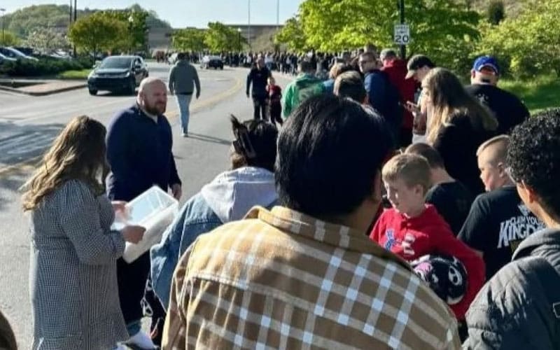 Cody Rhodes Draws Huge Crowd for Meet & Greet Event