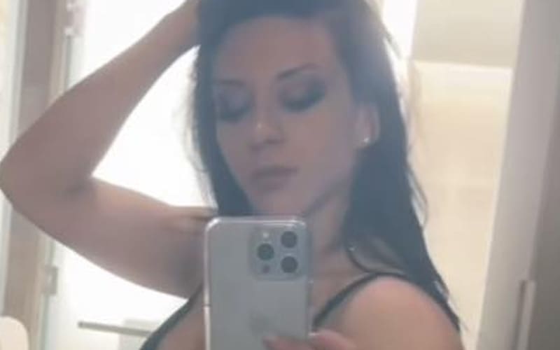 Stephanie Vaquer Stuns with Gorgeous Underwear Selfie Drop