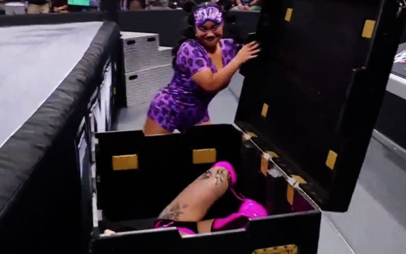 https://www.ringsidenews.com/wp-content/uploads/2024/10/wendy-choo-pulls-off-bizarre-kidnapping-of-tatum-paxley-on-1022-wwe-nxt-59.jpg?x94934